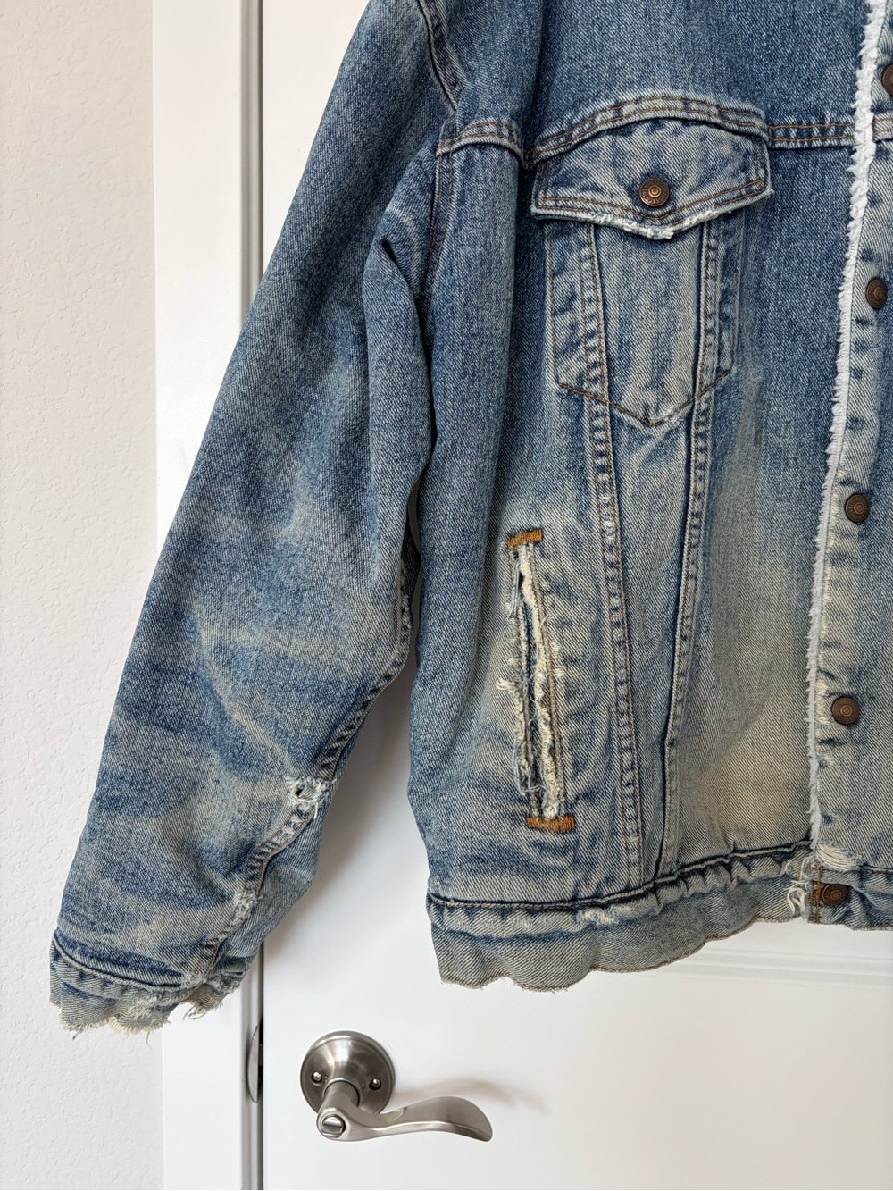 Vintage Levi’s Sherpa Lined Denim Jacket Distressed Acid Wash Grunge Trucker - Picture 3 of 14